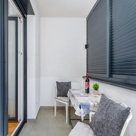 Ana-maria Apartman *